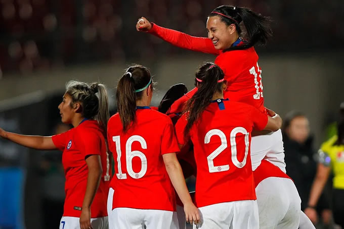 Selección Chilena Femenina Celebrando